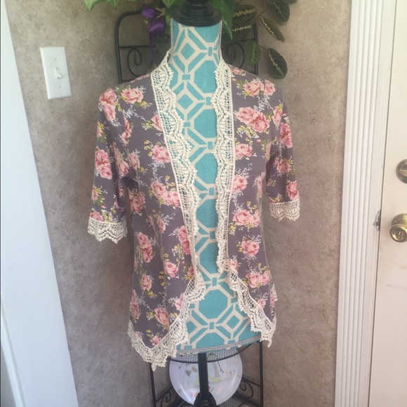 Floral print cardigan in gray with crochet hem