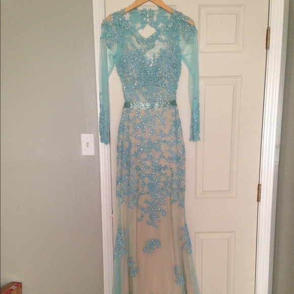 Prom dress from my 11th grade year BEST OFFER ✨