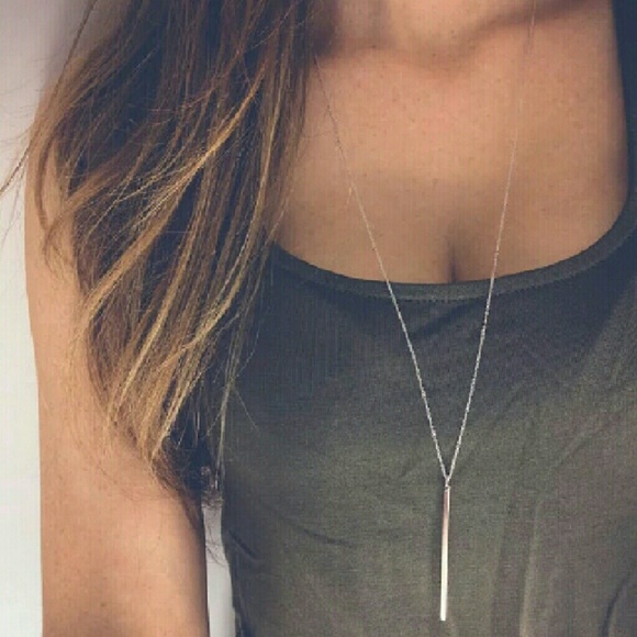 Jewelry - Silver bar drop down necklace