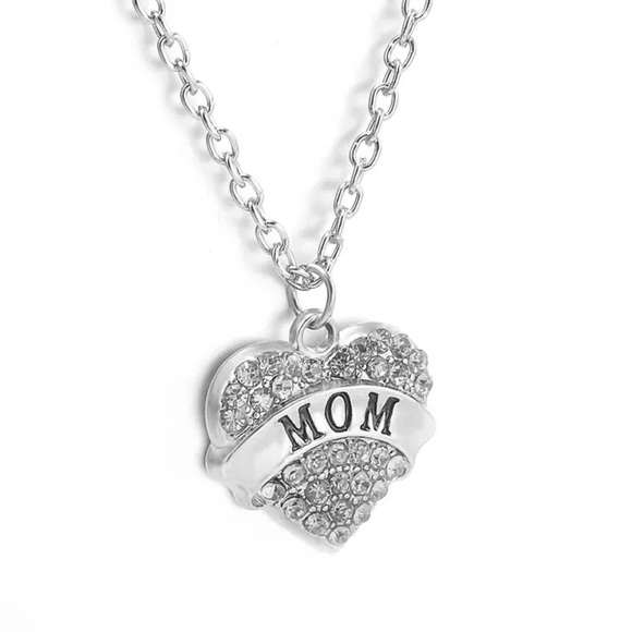 Jewelry - Silver and Crystal "mom" heart necklace