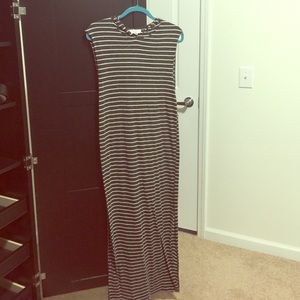 Sleeveless Maxi dress with hoodie