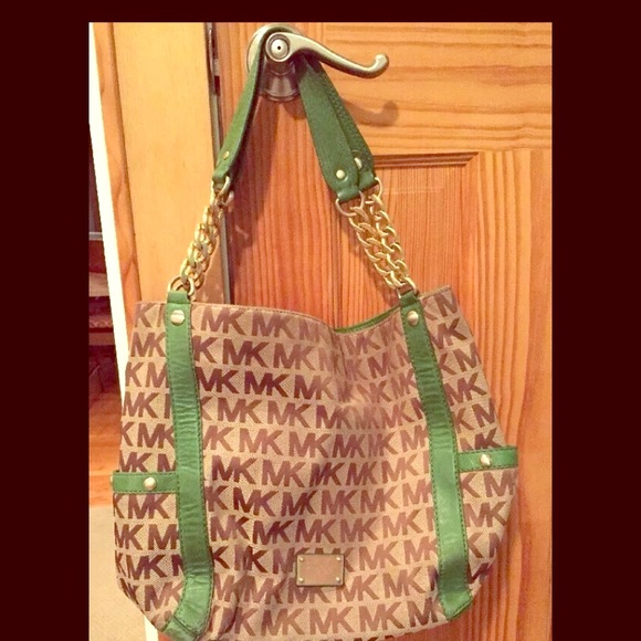 Rare Micheal Kors Kelly Green Shoulder Bag!