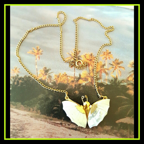 Vintage Jewelry - Vintage BUTTERFLY  SHELL NECKLACE!