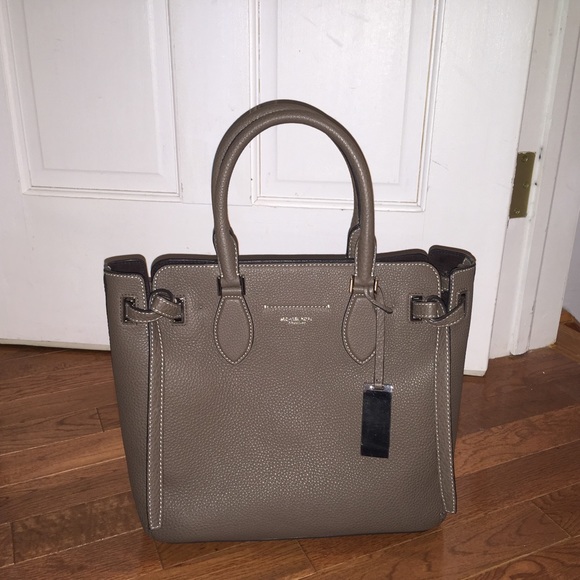 ***SOLD*** Michael Kors Medium Rogers Satchel