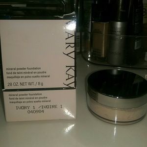 Mary Kay ivory 1 mineral foundation