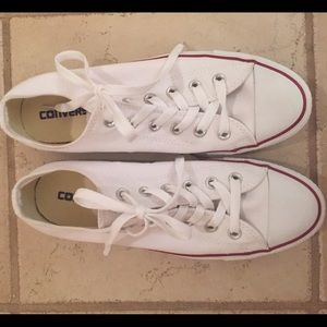 White converse tennis shoes size 9