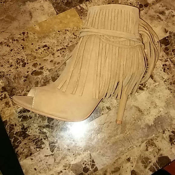 Brand new beige heels