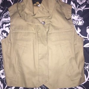 Khaki/tan vest