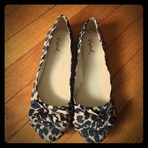 Ballerina flats.