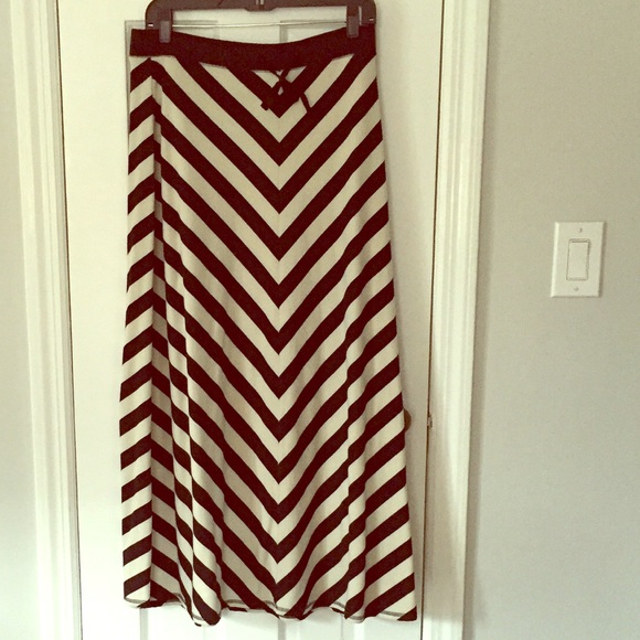 Jersey maxi skirt black and cream chevron stripes