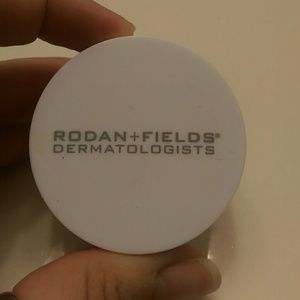 Rodan + Fields mineral foundation medium
