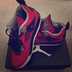 🌟Air Jordan 4 Retro Grade School Size 7🌟
