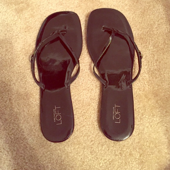 Ann Taylor LOFT Black Patent Leather flip flops