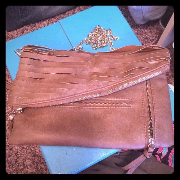 Barely used urban expressions cross body