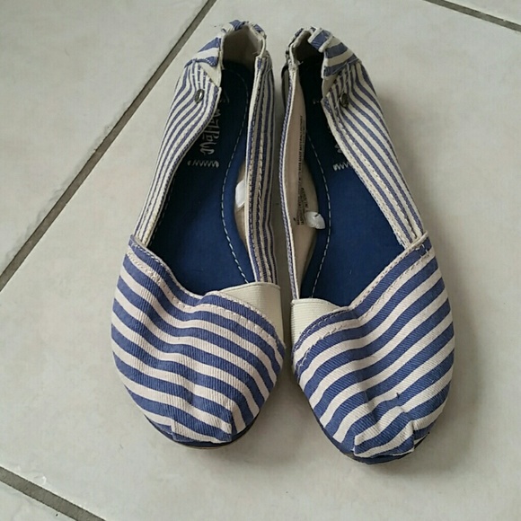 NWOT Mad Paw blue and white striped canvas flats