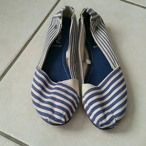 NWOT Mad Paw blue and white striped canvas flats