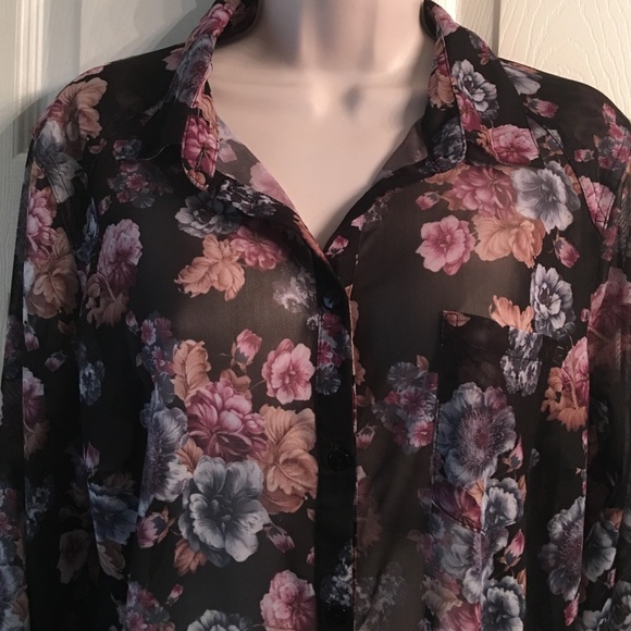 Stretchy mesh top!
