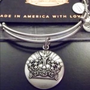 NWT Alex and Ani Queens Crown New
