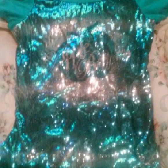 Sparkly Apple bottom shirt.