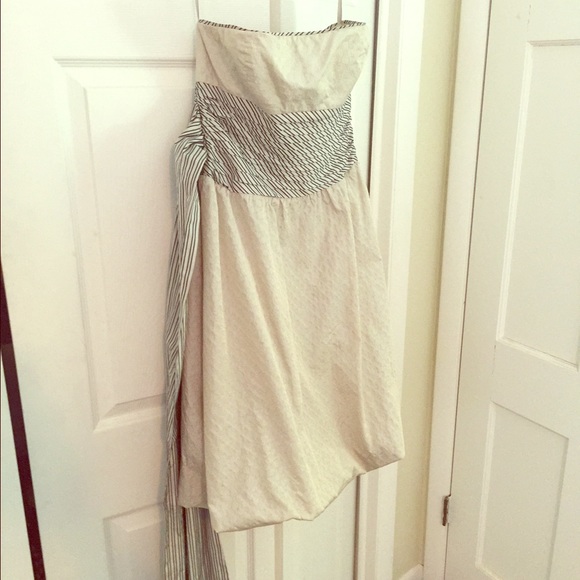 BCBG MAXAZRIA cocktail Dress Size 6 beige stripes