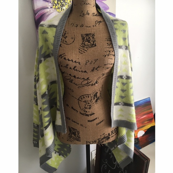 ✨C/C final price✨ $35 Print Pancho Cardigan - Picture 2 of 4