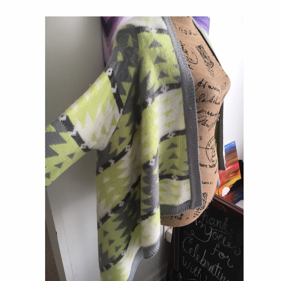 ✨C/C final price✨ $35 Print Pancho Cardigan - Picture 3 of 4