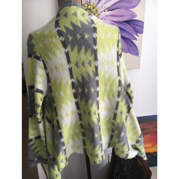 ✨C/C final price✨ $35 Print Pancho Cardigan - Picture 4 of 4