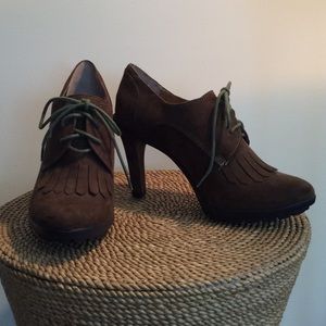 Tahari brown suede ankle boot. Never been worn.