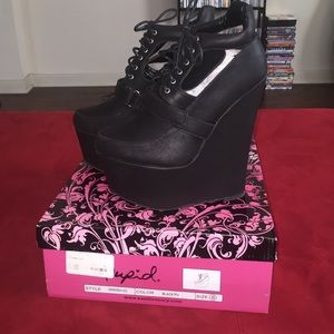Cupid "Vanish" Black Wedges