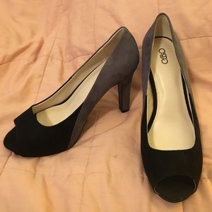 Cato suede black and gray platform heels