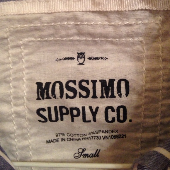 Mossimo Supply Co button down shirt - Picture 3 of 3