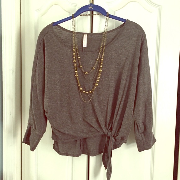 Gray cropped tee