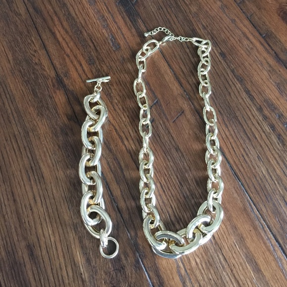 Jewelry - 💝 Goldtone Necklace and Bracelet Set 💝