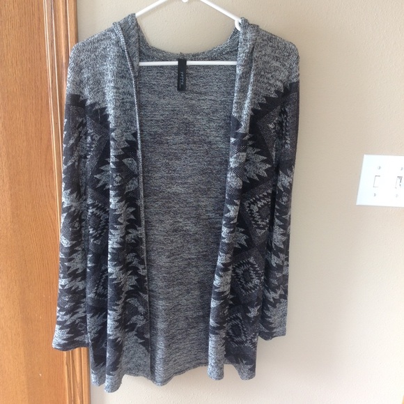 Lightweight Aztec print cardigan!