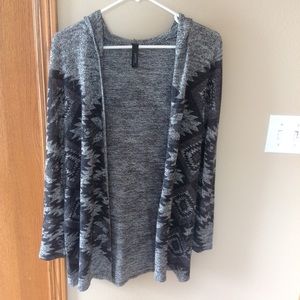 Lightweight Aztec print cardigan!