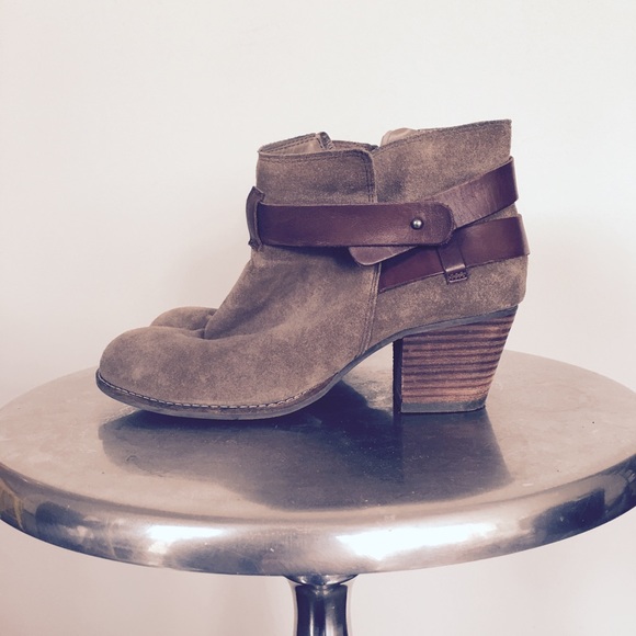 ***SOLD in a bundle****Dolce Vita Ankle Boots