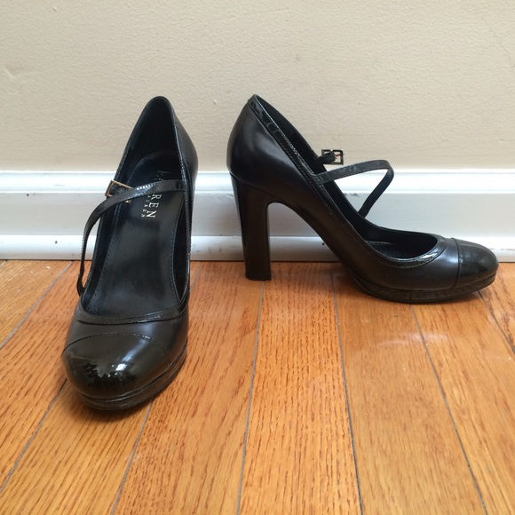 Black pumps with strap