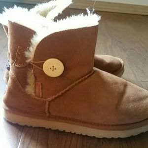 Women's size 9 UGG boots