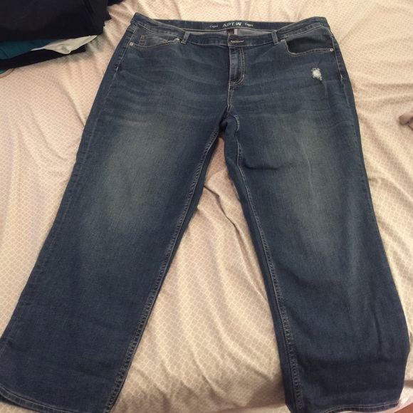 NWOT Apt 9 Plus Denim Capris