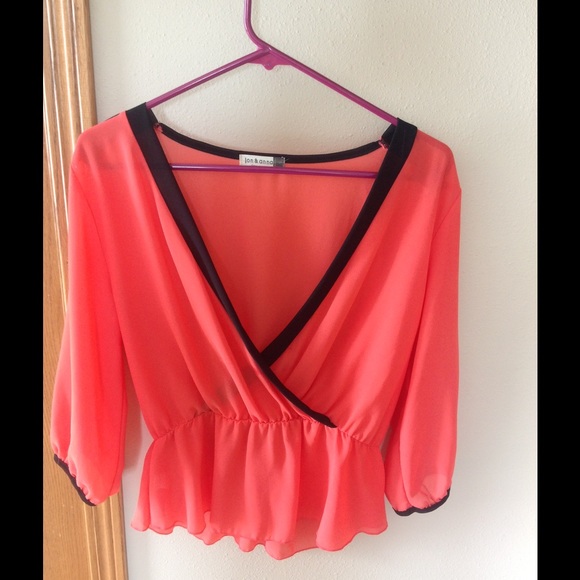 Beautiful coral top!
