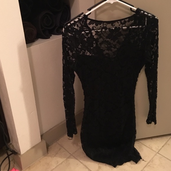 Little black lace dress - Picture 2 of 4