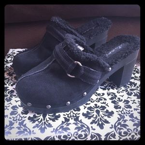 Black Unionbay clogs