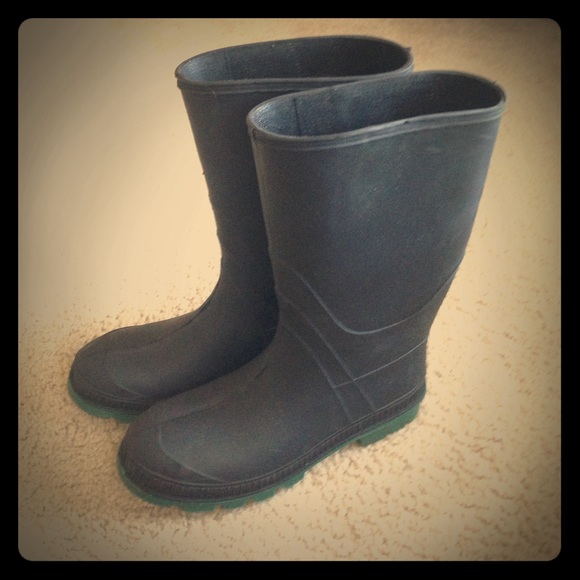 Brand new great black rain boots!
