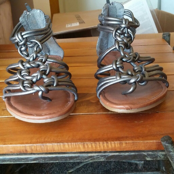 Size 6 Madden Girl gladiator sandals - Picture 1 of 3