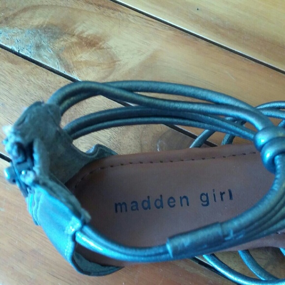 Size 6 Madden Girl gladiator sandals - Picture 3 of 3
