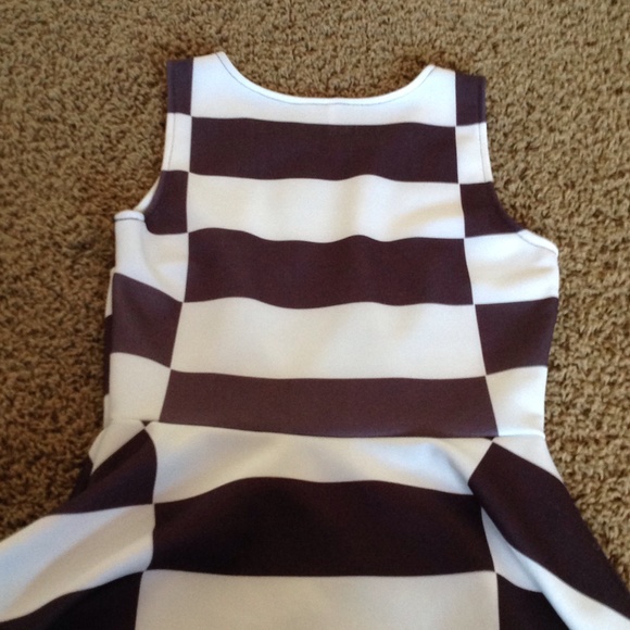 Beautiful top - Picture 2 of 2