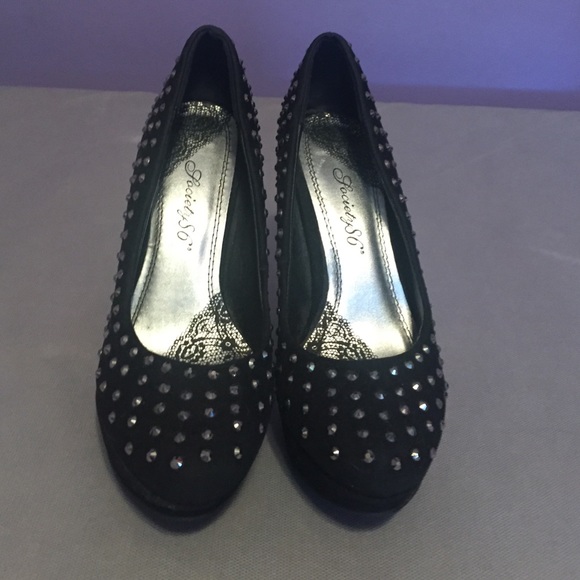 Black suede studded heels - Picture 2 of 4