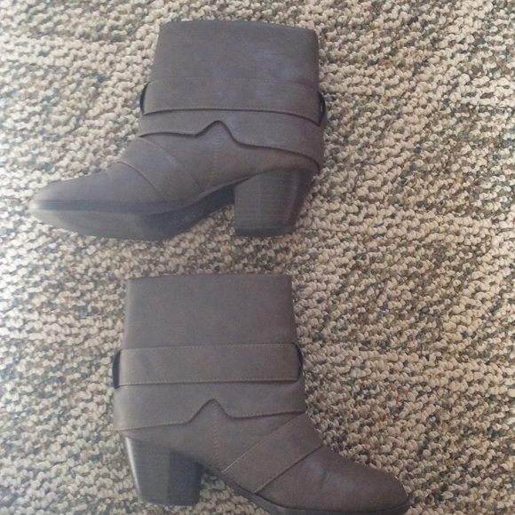 Short boots - Picture 2 of 3