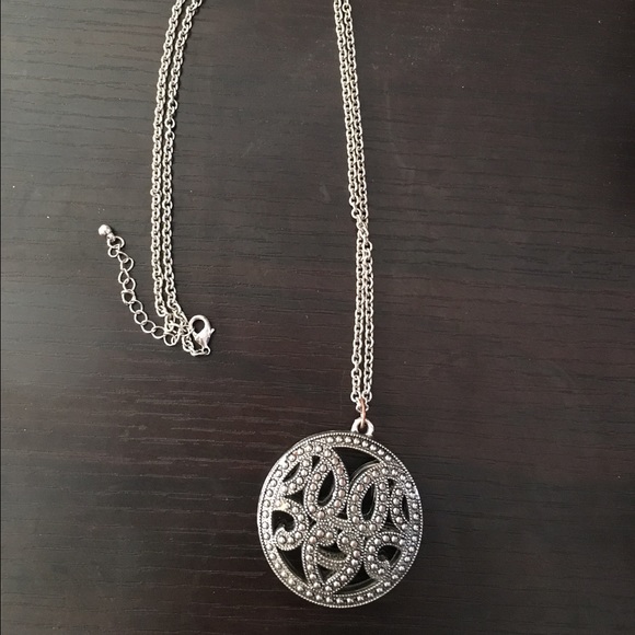 Large pendant necklace