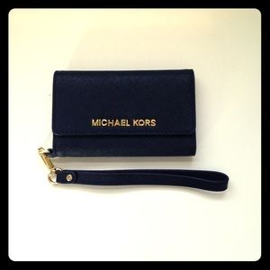 Micheal Kors 5/5s black wallet